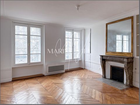 Located in the dynamic 3rd arrondissement of Paris, nestled between Place des Vosges and Marché des Enfants Rouges. At the foot of the 