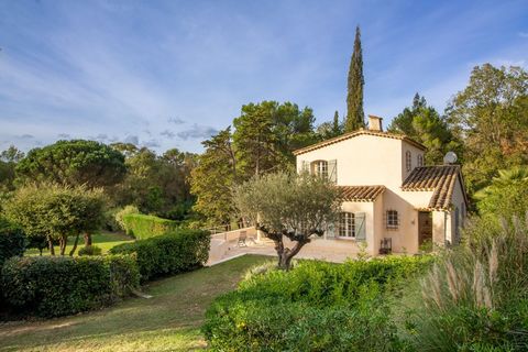 Charming property, ideally located in the heart of the Gulf of Saint-Tropez. Delightful family home located in a quiet environment surrounded by nature and is composed as follows: On the ground floor, you will find an entrance, a dining room, a livin...