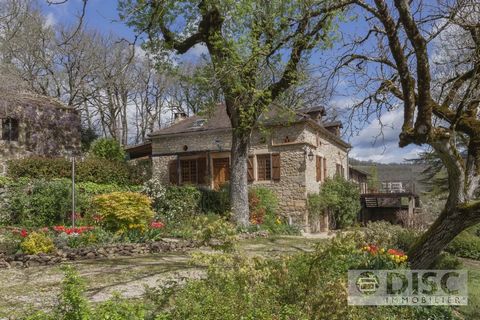 This magnificent property is located less than 5 minutes from St Antonin. The house is comfortable and spacious and benefits from spectacular views over the valleys. The property consists of the main house, a swimming pool, a large shed with workshop...