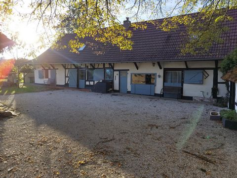 BRESSANE HOUSE IN THE HEART OF THE TRONCHY (71440) COUNTRYSIDE - TOTALLY ISOLATED AND ENCLOSED ON 2340M² OF LAND. THIS CHARMING HOUSE OF 130M² LIVABLE INCLUDING: A KITCHEN EQUIPPED WITH EXPOSED BEAMS OF 22M² WITH ACCESS TO THE TERRACE FULL WEST. A LI...