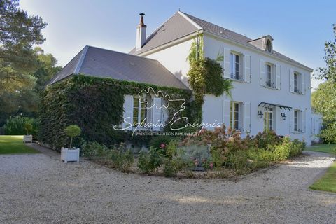 Dpt Loiret (45), à vendre SULLY SUR LOIRE Maison bourgeoise 9 pièces de 270 m² - Terrain de 2 548,00 m² - Piscine chauffée - Garage -