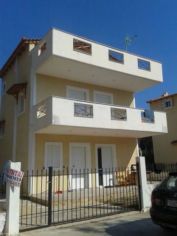 Detached house 112sq.m. in a plot of 416sq.m. The ground floor consists of a kitchen, living room with fireplace and WC. The first floor consists of 2 bedrooms, 1 bathroom and 1 storage room. The second floor consists of a large bedroom with wc. The ...