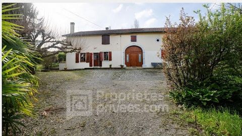 Nestled in the peaceful village of Saint Boès, less than 10 minutes from the historic town of Orthez, this exceptional property offers an idyllic living environment combining rustic charm and comfort. This old farm building exudes history and offers ...