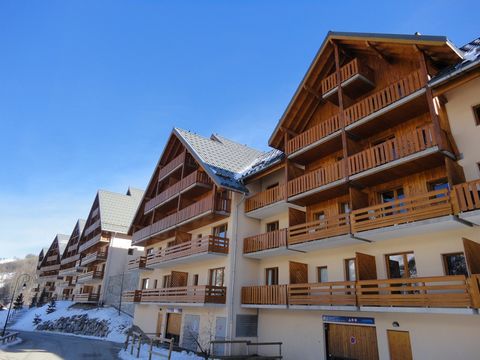 FREEHOLD AND FREE OF ANY LEASE (NO RENTAL COMMITMENT AS OF APRIL 30, 2024) Beautiful 3-room apartment of 45.20 m2 that will seduce you ... located SUR LES HAUTEURS in a tourist residence WITHOUT SWIMMING POOL, on the edge of the Lutins ski slope offe...