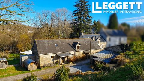 A25276DEM56 - Discover this beautifully renovated stone longère and attached second house in a quiet hamlet of three properties. Surrounded by lawns, woodland and a pretty pond, perfect for those who love nature and peace. Situated on a small lane wi...