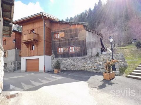 In the hamlet of Freney, this chalet of 140 sqm on 3 levels is composed of: - Ground floor: a living room and a kitchen, - First floor: 3 bedrooms, one bathroom and a balcony, - on the second floor: one bedroom and one bathroom. Mountain view, double...