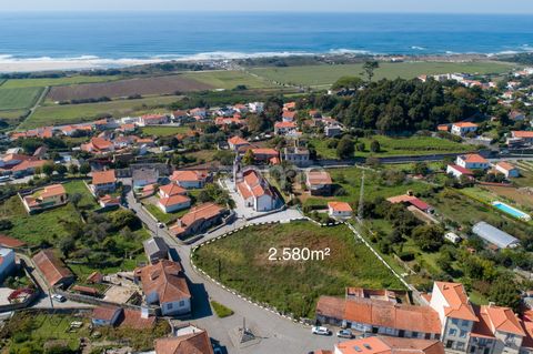 Identificação do imóvel: ZMPT562353 2.580m2 Grundstück in Afife, Viana do Castelo Ideal für den Bau mit Zugang zu Stränden und wichtigen Dienstleistungen Entdecken Sie das Potenzial dieses 2.580 m2 großen Grundstücks, das sich perfekt für den Bau in ...