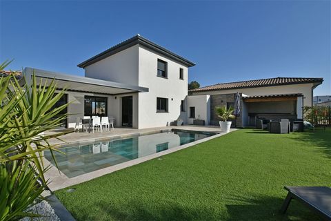 We've fallen in love with this modern villa, offering top quality features and finishes, set on a carefully landscaped plot of approx. 647m2 with swimming pool and terrace. In a sought-after hillside neighborhood west of Nimes, just a few minutes fro...