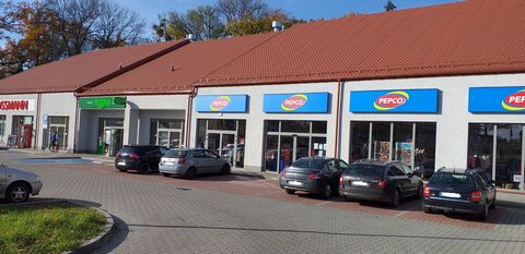 Na sprzedaż park handlowy położny w Przemkowie przy ul. Szprotawskiej 1 (woj. Dolnośląskie) pomiędzy drogą krajową nr 12 oraz drogą wojewódzką nr 328. Lokale objęte są długoterminowymi umowami najmu zawartymi z firmami takimi jak drogeria Rossmann, s...