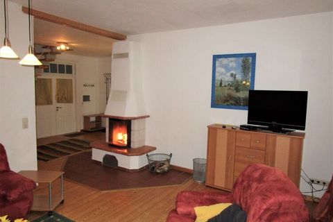 Comfortable holiday residence with fireplace for 2 to 6 people. Location close to the dike. Pool (unheated) and sauna shared use, WiFi, all-weather playground, parking lot.
