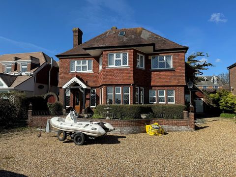 PROPERTY SUMMARY This impressive detached property overlooks Portchester Harbour, the Historic castle and has far reaching views towards Gunwharf Quays and the iconic Spinnaker Tower in the distance. The property is offered with no forward chain and ...