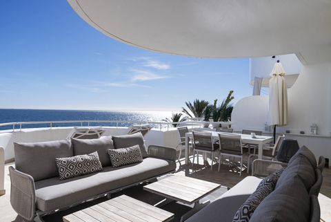Welcome to this exclusive stunning 3-bedroom 2.5-bathroom duplex penthouse, perfectly South orientated on Estepona's frontline beach. This luxurious residence offers breathtaking panoramic views of the Mediterranean Sea. Upon entering, you're greeted...
