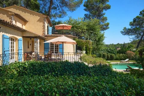 Located in the gated Domaine of La Peyriere, close to Golf course and international schools, Provencal villa with total surface of 150 m2 sized nestled on a luscious enclosed landscaped garden of 1500 m2 with swimming pool and garage. Inside this wel...