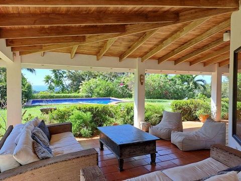 Located just minutes from the beach and downtown, this unique property, with a generous 5000 m2 (1.25 acres) of land, offers unparalleled privacy and tranquility amidst nature’s embrace, complemented by Southerly sun exposure from dawn to dusk. As yo...
