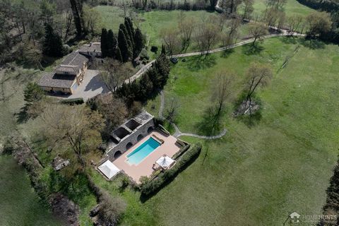 Located in Chateauneuf de Grasse, this charming former sheepfold set in 3 hectares of land offers approximately 350m2 of living space. It features a magnificent swimming pool area, as well as an independent dwelling, a three-car garage and a workshop...