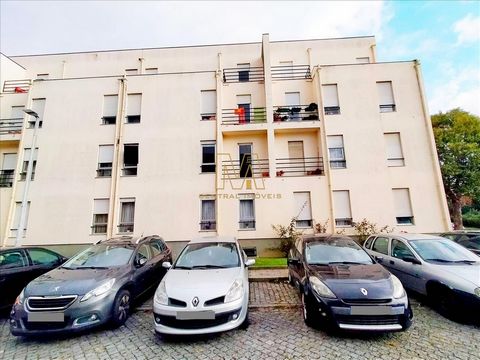 Apartamento T3 no distrito do Porto na zona da Boavista com 3 quartos e 2 casas de banho comuns.