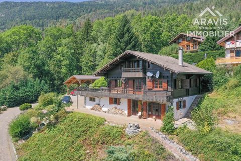 Very nice location for this chalet Madrier facing SOUTH WEST with great potential, with a plunging view of the Thônes valley as well as the beautiful Tournette. With its 165m2 of living space, it consists of a large garage, a boiler room/laundry room...