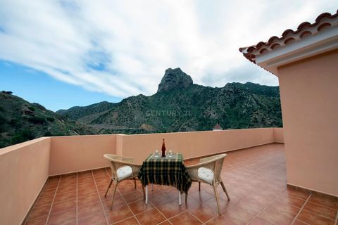 Are you an investor and are you looking for that property in La Gomera that is rented and allows you to obtain profitability from the first day of purchase? Look no further, in Vallehermoso, a town located north of La Gomera, we have what you are loo...