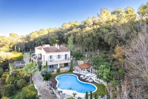 Located in a serene environment near Valbonne village and boasting stunning panoramic views of the mountains and surrounding countryside; this charming villa has been renovated using high-quality materials and offers 230m² of living space on 18,000m²...