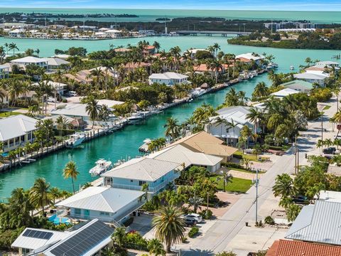 Welcome to this remodeled and freshly painted tropical oasis situated on a wide, 100' canal, located on the highly sought after island of Key Colony Beach, where vacation rentals are 7 day minimum. This turn key, 3 bedroom and 3 full bath home boasts...