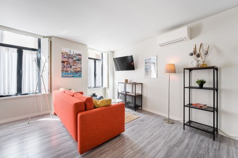 If you are looking for a place to stay super close to the center of Porto but still in a quieter area, this is the place! This property is located just 5 minutes from the 