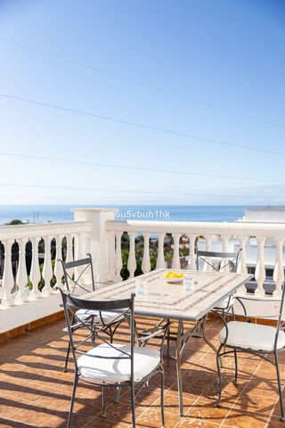 La Capellanía is famous detached house area in Benalmádena, Costa del Sol. Here we have this nice and modern villa with great and open views of the Mediterranean Sea and the surrounding area. The location is excellent, as the sandy beaches of Benalmá...