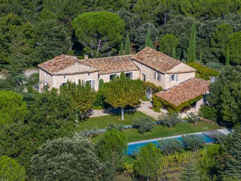Welcome to the timeless elegance of Luberon, where history meets contemporary luxury. This majestic 18th-century stone residence, meticulously restored, rests on over 2.5 hectares of natural splendor adorned with centuries-old plane trees, majestic p...