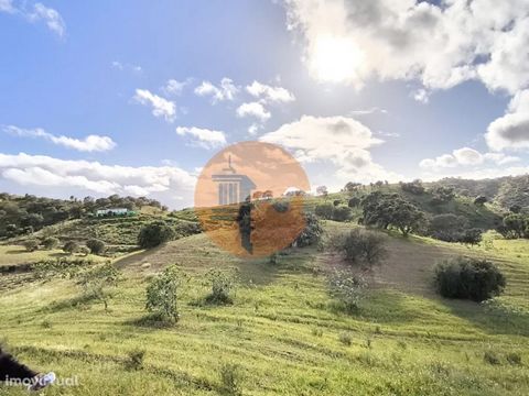 Grundstück mit 28.520 m2, in Pisa Barro - Castro Marim - Algarve. Gute Zufahrt über Asphalt. Es besteht die Möglichkeit, ein landwirtschaftliches Unterstützungslager zu errichten. Mit einigen Bäumen und Weinbergen. Ausgezeichneter Panoramablick auf d...