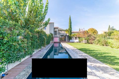 Volumes, character and light characterize this completely exceptional living space located in Vaunage, a sought-after area between Nimes and Montpellier. This former priory has been completely revisited over the years to create a house with assertive...