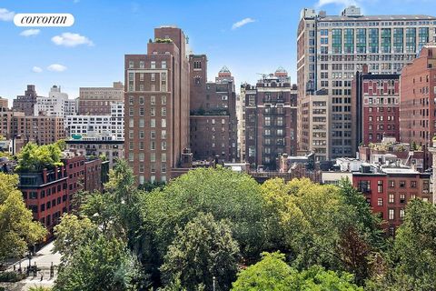 This stunning full-floor, 3,809 sq ft residence embraces 75-feet of uninterrupted views of Gramercy Park, the only private park in Manhattan. An exceptional layout, great for entertaining, the living areas open to a large sunken loft great room with ...