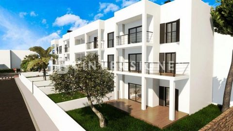 IB INVERSIONS REAL ESTIGUES BOUTIQUE présente cette fantastique promotion de nouveaux logements sociaux à Cala Bona, avec une date limite prévue pour mars 2025. L’immeuble dispose d’un ascenseur et se compose de 3 étages, avec 13 appartements par éta...
