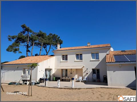 Delphine Canteteau for the SAFTI real estate network presents this beautiful and large villa located in the Tranche sur Mer lighthouse district, a seaside resort in Vendée. Only 300m from the fine sand beach, close to the national forest and the town...