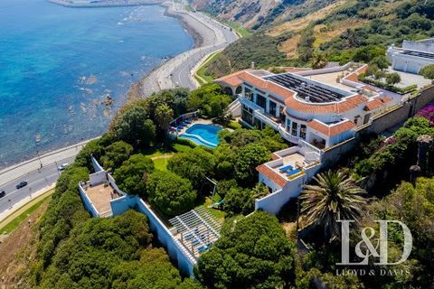 Sublime Property on a mountainside located in Marshan-Tangier with sea view. This master villa with living areas of approximately 2000m2 (including the many service rooms) includes a double living room with fireplace, a dining room, a TV lounge, a li...