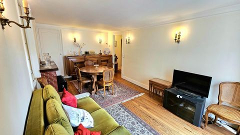 Close to the Picasso and Carnavalet museums, an 8-minute walk from Place des Vosges and halfway between the Saint-Sébastien-Froissart and Saint-Paul stations, in a beautiful building typical of the Marais, come and discover this bright apartment with...
