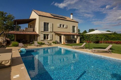 De Villa My Koltrina is een elegant 5-sterren vakantiehuis met zwembad in het centrum van Istrië.
