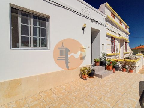 Dit charmante gelijkvloerse huis, gelegen in de pittoreske omgeving van Bernarda, boven de N125, is een echt voorbeeld van de typische architectuur van de Algarve. Deze residentie is volledig gerestaureerd en combineert traditionele charme met modern...