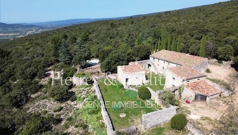 Nestled in a true haven of nature, this character property boasts exceptional views. A magnificent 17th-century stone bastide that has lived through the history of our Provencal region, it offers 320m2 of living space organized around a beautiful, in...