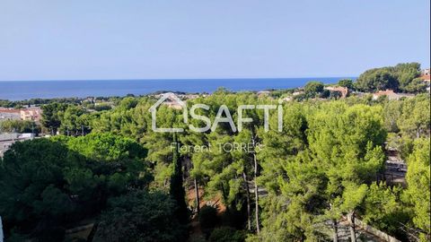 Offered for sale in Bandol, this charming apartment of 80 m², benefiting from an elevator, occupies the seventh and last floor of a secure residence. Offering stunning views of a vast landscaped park, complete with a plethora of parking spaces for ea...