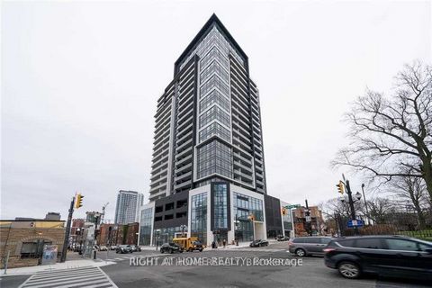 Bright and modern luxury 24-storey condo in the heart of Hamilton. Amazing sub-penthouse 22nd floor views of Lake Ontario, Toronto skyline and Royal Botanical Gardens. Well designed two-bedroom, two-bathroom layout with private balcony and large kitc...