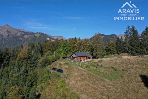 Redefine luxury with this authentic alpine chalet located at an altitude of 1300m, in the heart of a vast clearing of about 20000 m2. Nestled in the middle of nature, this rare pearl offers a breathtaking view of the Mont Blanc massif and the Aravis ...