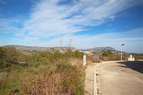 Bouwgrond te koop in Benimeit met een spectaculair uitzicht op de vallei en de bergen ALLE DETAILSBouwgrond te koop op de urbanisatie Remolinar Benimeit Moraira Een vlakke westen gelegen perceel van 830m2 met een panoramisch uitzicht op Benitachell e...