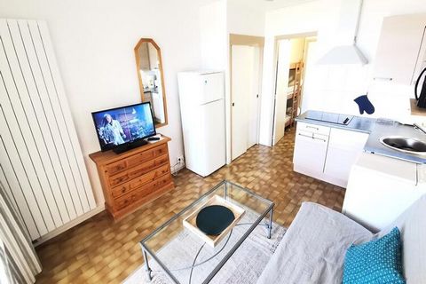 This cozy studio cabin accommodates up to five people, featuring a living room with a two-person convertible sofa and a sleeping area with bunk beds. The loggia includes a two-person sofa bed, ideal for extra comfort. Pets are not accepted, ensuring ...