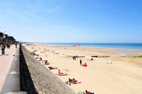 Residence “Cabourg Plage”. In the resort, 1 km from the center of Cabourg, from the sea, 350 m from the beach. Infrastructure of the residence: elevator. Parking space (limited number of spaces) on the grounds. Shop 1 km, supermarket 900 m, restauran...