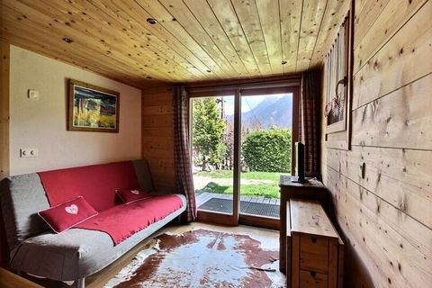 Dieses geräumige, 200 m² große Chalet bietet Platz für 12 bis 14 Personen und bietet Komfort und moderne Annehmlichkeiten für einen Familien- oder Gruppenurlaub. Das Chalet verfügt über mehrere Schlafzimmer, darunter eine Mischung aus Doppelbetten un...