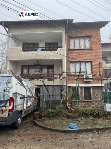 Spacious three-storey house in Varna district. ''Medkovets'', Sofia. We offer for sale a solid three-storey house with a total area of 300 sq.m, located in a quiet and well-developed neighborhood in the town of Vratsa. The property is well maintained...