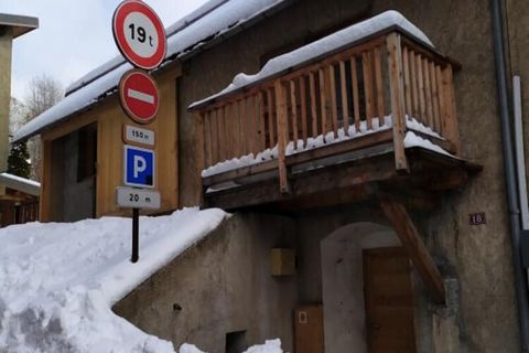 Prachtig logement op 200 meter afstand van de carrés situé à Sint-Chaffrey. Array Mon logement est spacieux, convivial et peut accueillir jusqu'à 14 personen. Il est idéalement placé proche de la navette qui vous amènera au téléphérique de Chantemerl...