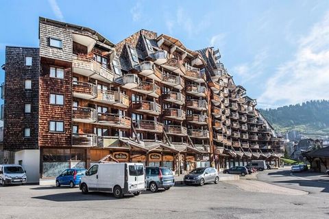 In het hart van het resort Avoriaz, op slechts een steenworp afstand van het Kinderdorp, opent residentie Douchka in de wijk Falaise de deuren naar een van de grootste en mooiste landgoederen ter wereld. Traditioneel in stijl met zijn houten gevels, ...