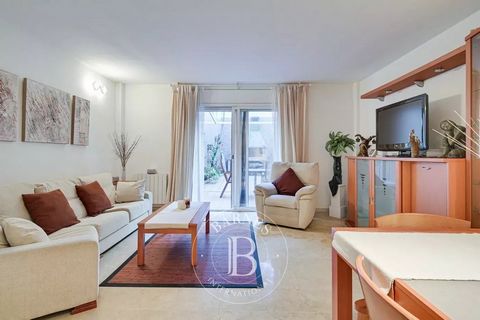 Ontdek deze gezellige twee-onder-een-kapwoning in Montgat, gepresenteerd door Barnes Maresme, ideaal voor wie op zoek is naar levenskwaliteit, rust, privacy en op slechts een paar minuten van Barcelona. Met een bebouwde oppervlakte van 180 m² biedt d...