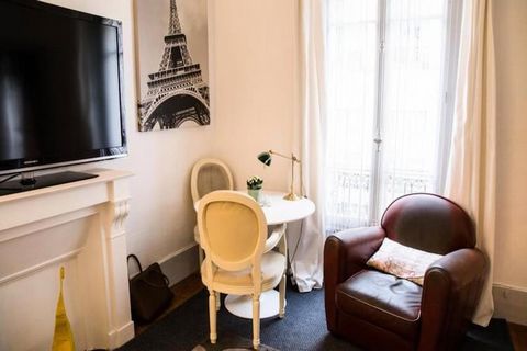 Dit charmante appartement van 34 vierkante meter in het 5e arrondissement van Parijs is een ideaal toevluchtsoord voor maximaal 2 gasten en biedt een gezellige en comfortabele ruimte voor zowel toeristen als professionals. Gelegen op slechts een kort...