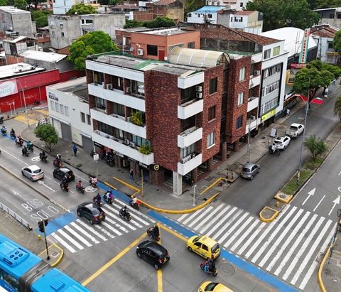 This office for sale is located in the traditional San Fernando neighborhood, an emblematic and strategic area of Cali. With an area of 34.63 m², it is located on the fourth floor of a building without a lift, making it ideal for those who value the ...